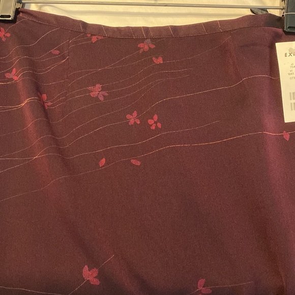 Express size 3/4 midi skirt. Lightweight snd lined. - Picture 5 of 5